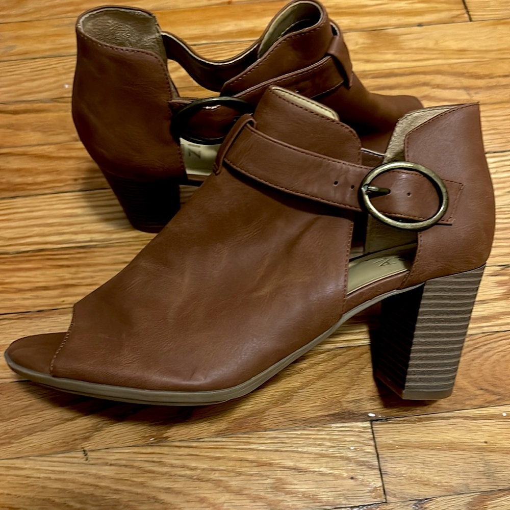 3 for $30 👡 Naturalizer peeptoe booties